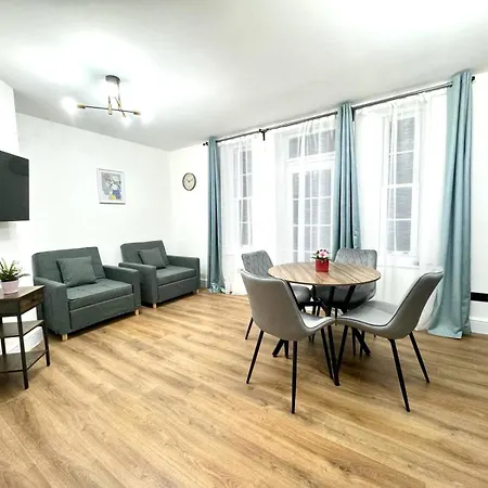 City Centre One Bedroom Apartment Next To Station, Newly Renovated London Exterior photo