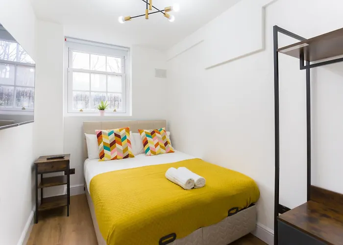 City Centre One Bedroom Apartment Next To Station, Newly Renovated