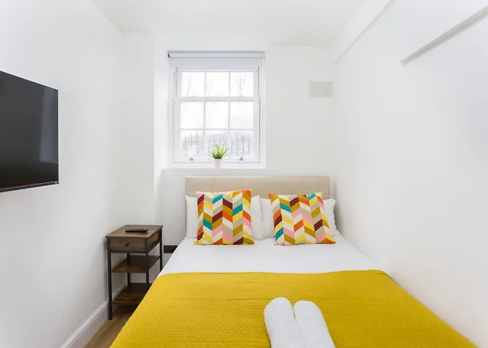 City Centre One Bedroom Apartment Next To Station, Newly Renovated