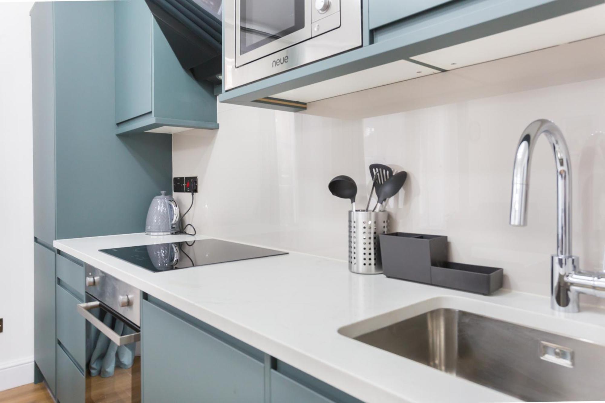 Centre One Bedroom Next To Station, Newly Renovated