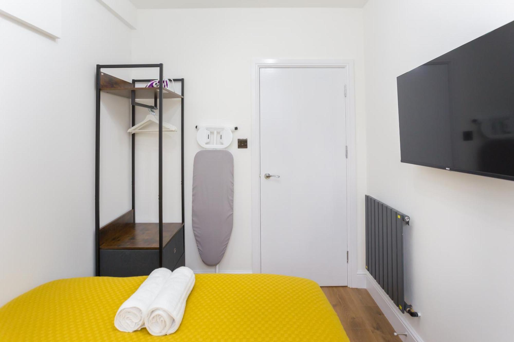 Apartment Centre One Bedroom Next To Station, Newly Renovated