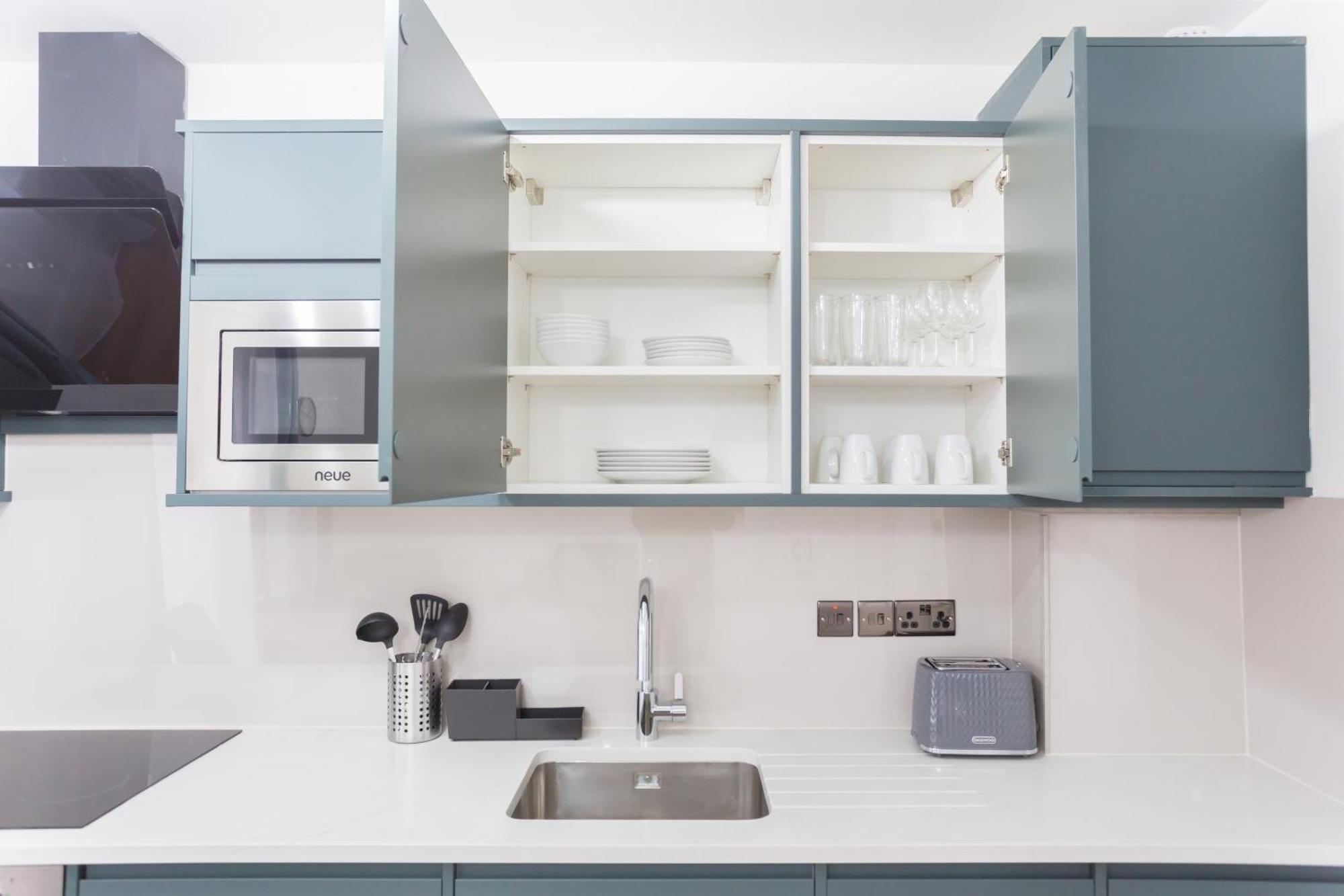 Centre One Bedroom Next To Station, Newly Renovated *