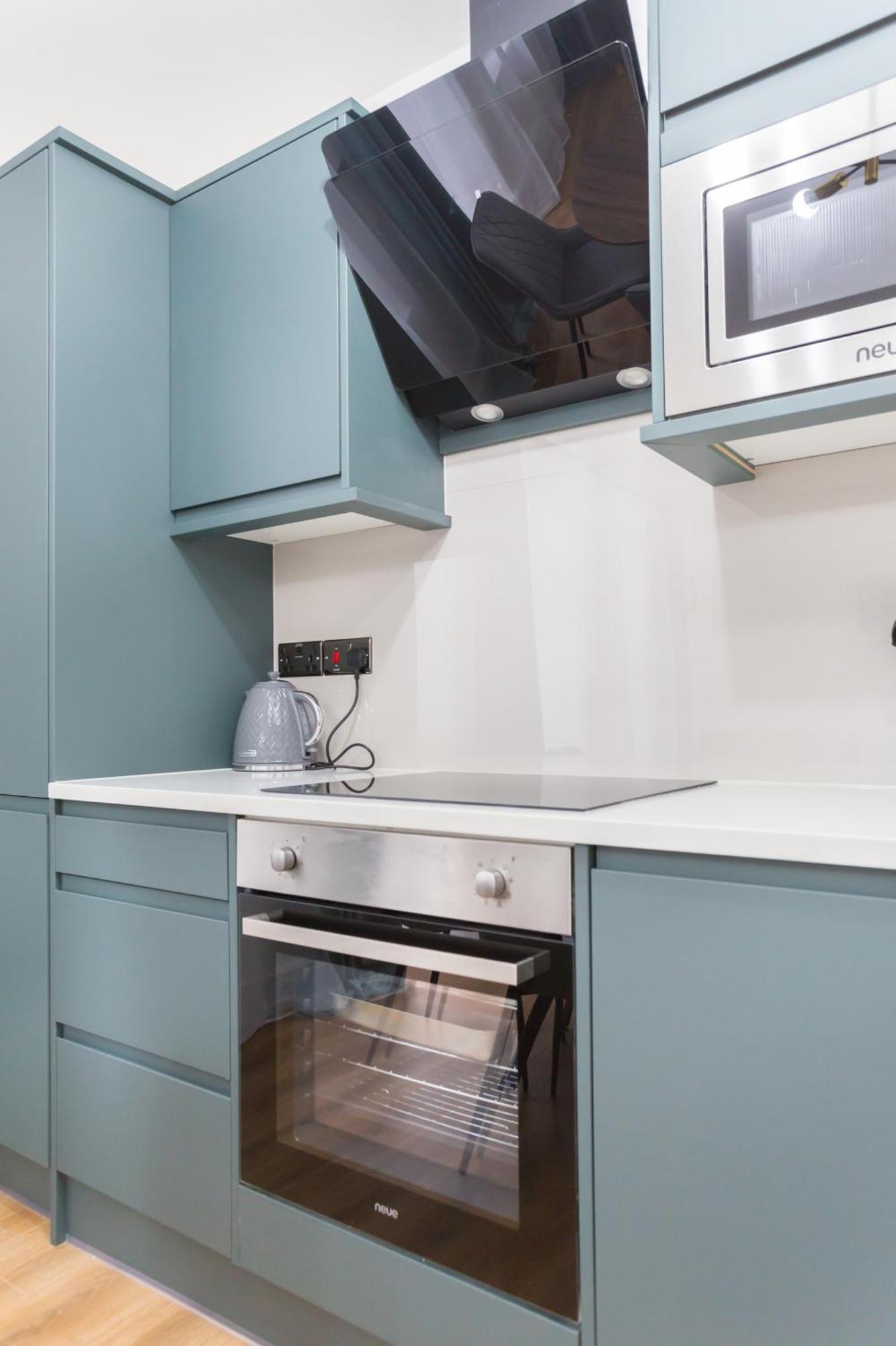 Centre One Bedroom Next To Station, Newly Renovated * London