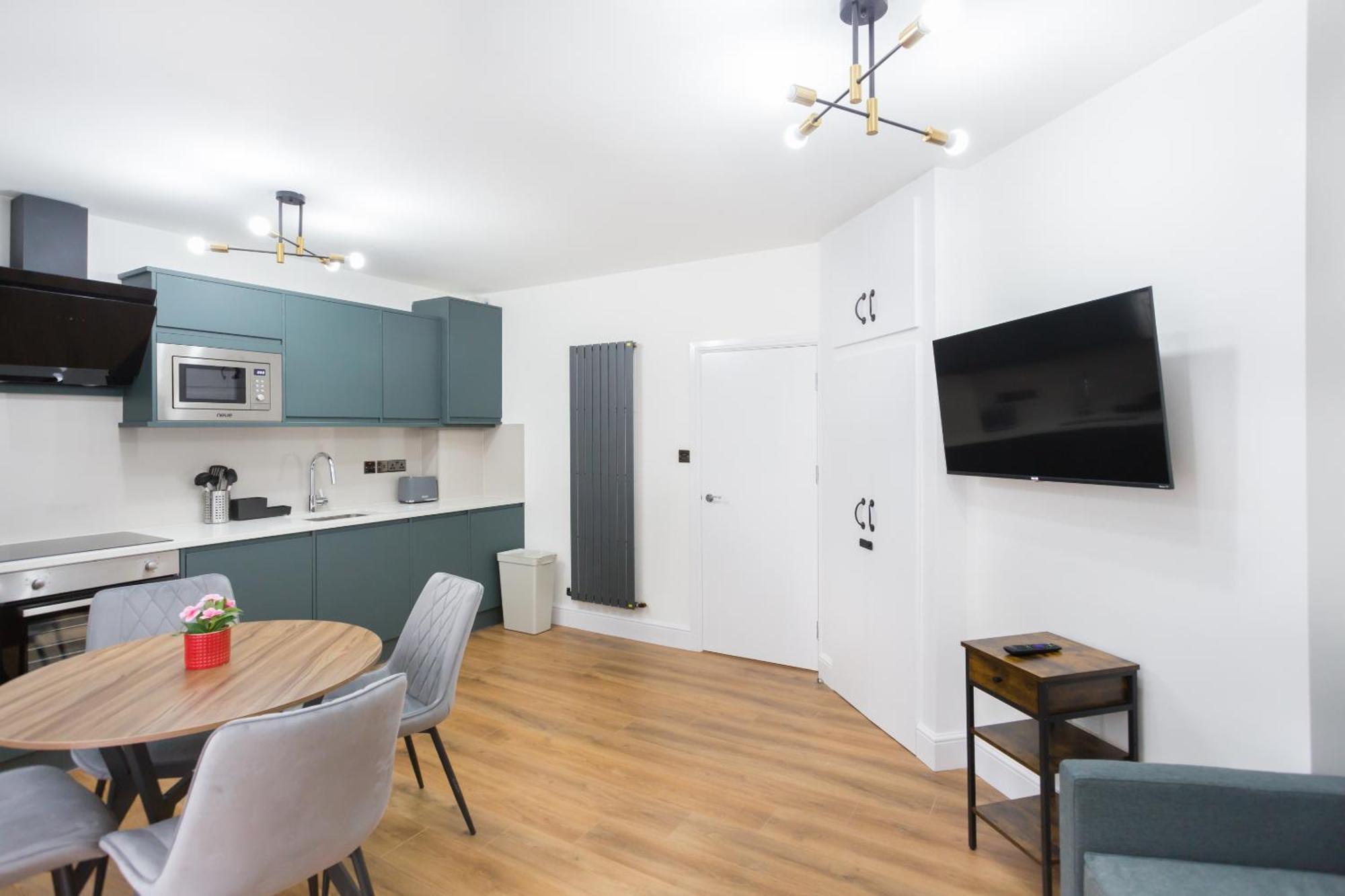 Apartment Centre One Bedroom Next To Station, Newly Renovated