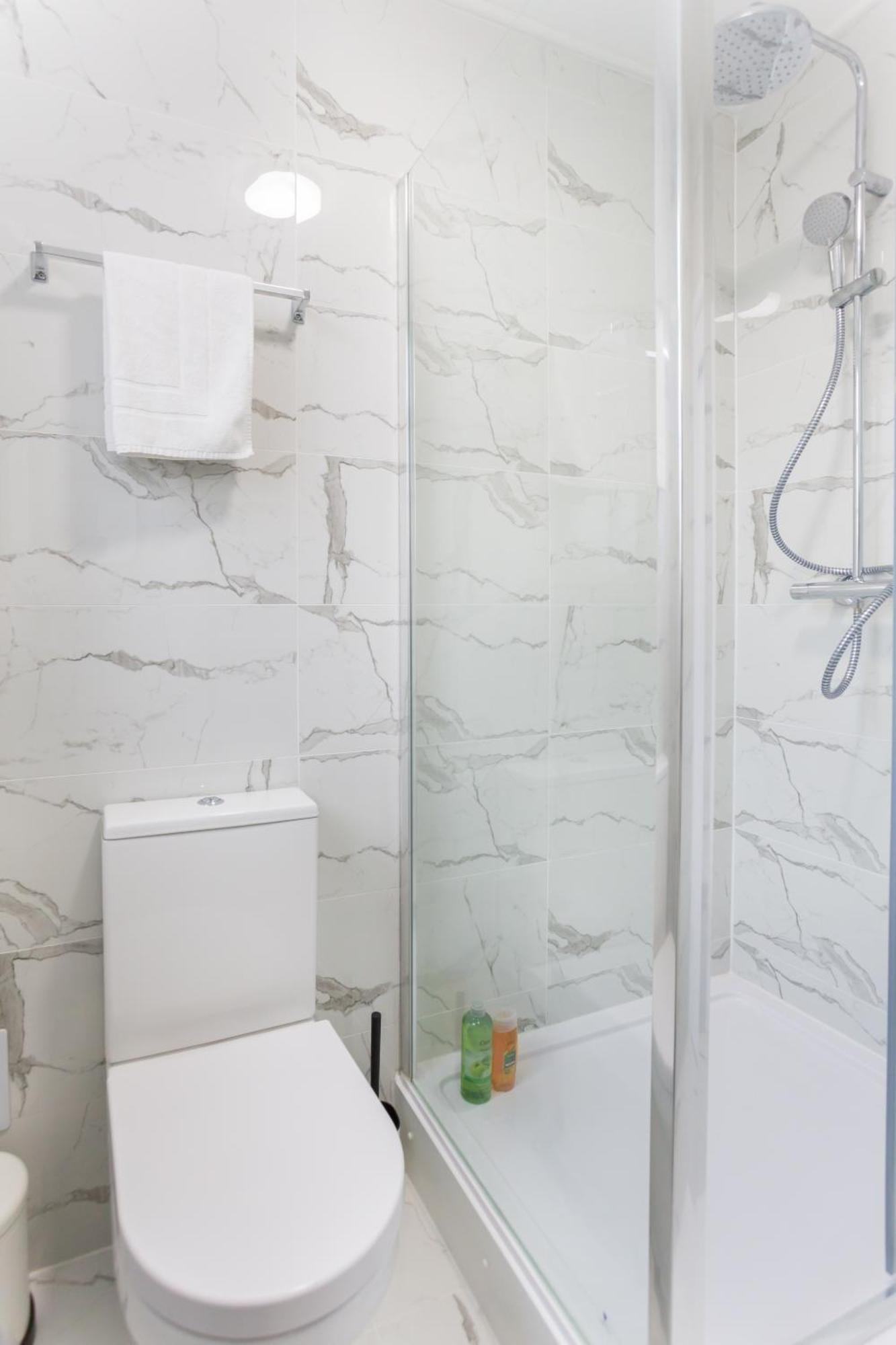 Centre One Bedroom Next To Station, Newly Renovated *